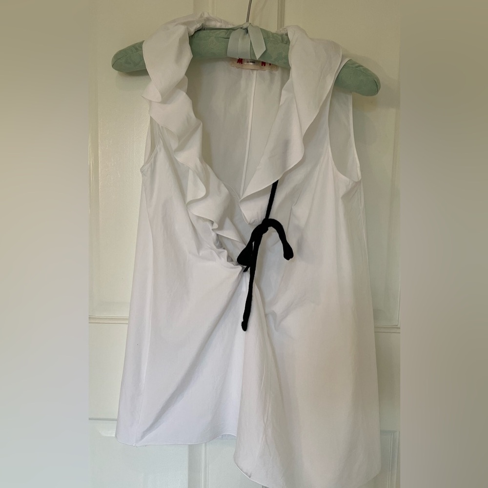 Marni sleeveless white cotton blouse, sculptural gathers, black drawstring.